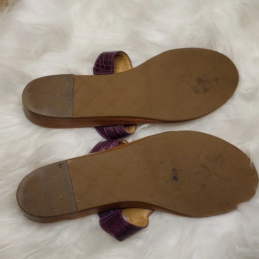 Jack Rogers Larissa Lilah Leather Thong Sandal 8.5 purple Logo Croc Embossed